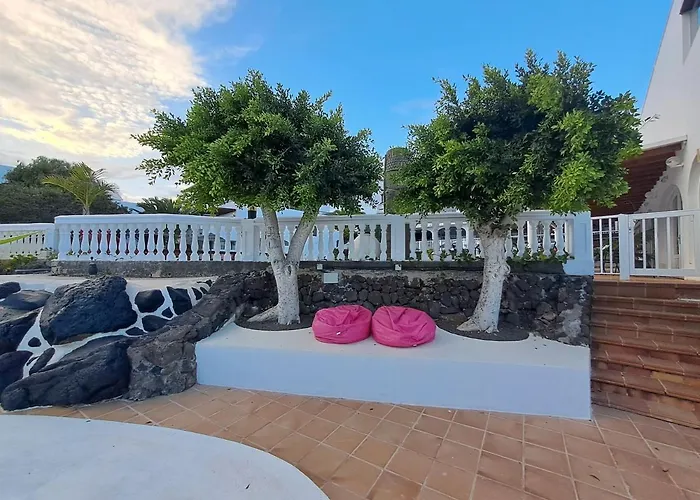 Comfortable Cleo Apartment With Large Terrace